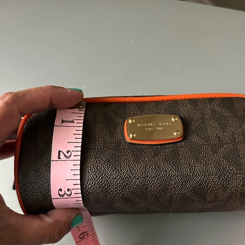Micheal kors small bag - Picture 8 of 8